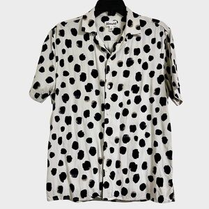 Abound Men's Short sleeve Button up White Shirt with Black Dots, Small